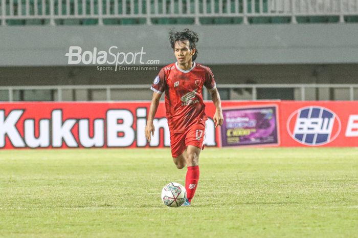 Gelandang PSM Makassar, Rasyid Bakri, dalam laga pekan pertama Liga 1 2021 di Stadion Pakansari, Bogor, Jawa Barat, 5 September 2021.