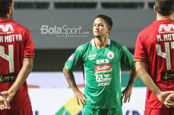 Gelandang serang PSS Sleman, Irfan Bachdim, sedang bertanding dalam laga pekan pertama Liga 1 2021 di Stadion Pakansari, Bogor, Jawa Barat, 5 September 2021.