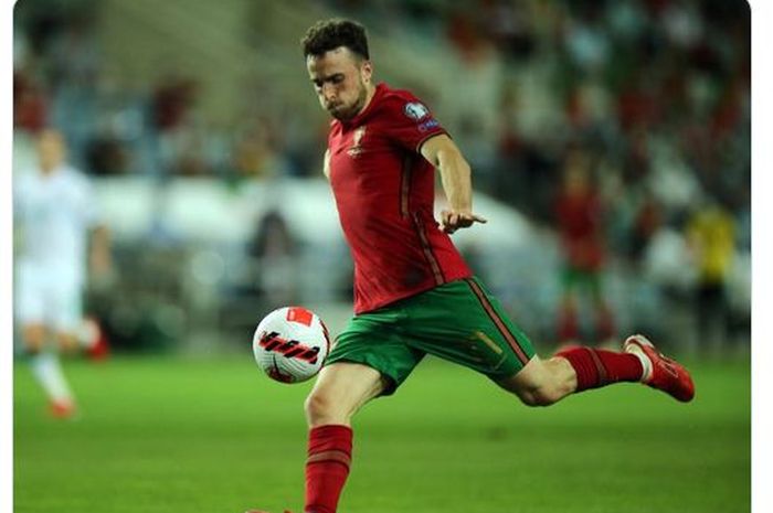 Aksi Diogo Jota saat memperkuat timnas Portugal dalam laga melawan Azerbaijan di kualifikasi Piala Dunia 2022.