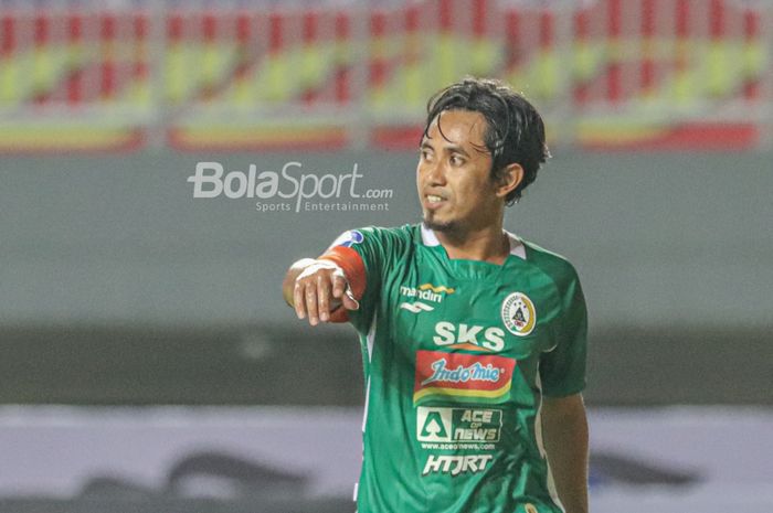 Bek sayap kanan PSS Sleman, Bagus Nirwanto, sedang bertanding dalam laga pekan pertama Liga 1 2021 di Stadion Pakansari, Bogor, Jawa Barat, 5 September 2021.