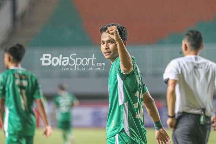 Selebrasi pemain PSS Sleman, Irkham Zahrul Mila, seusai menciptakan gol dalam laga pekan pertama Liga 1 2021 di Stadion Pakansari, Bogor, Jawa Barat, 5 September 2021.