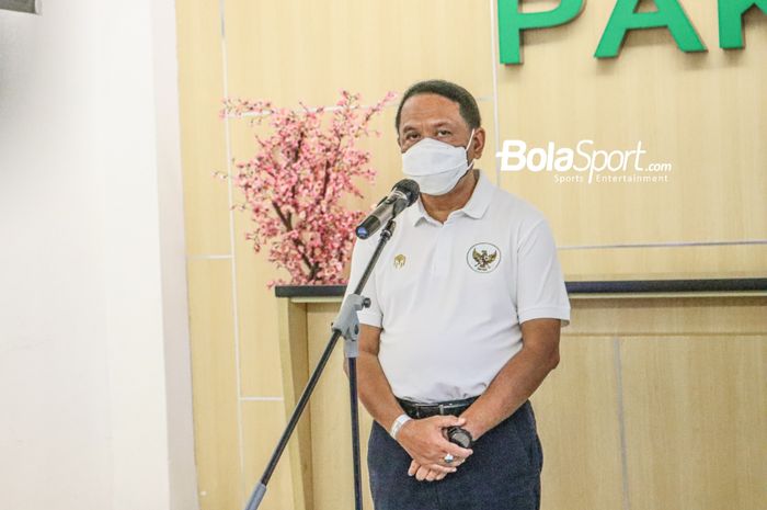 Menteri Pemuda dan Olahraga Republik Indonesia, Zainudin Amali, sedang memberikan keterangan kepada awak media di Stadion Pakansari, Bogor, Jawa Barat, 12 September 2021.