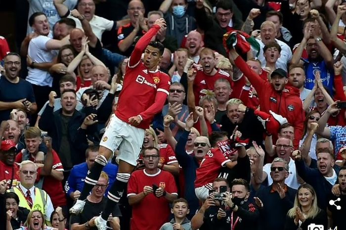 Crisitano Ronaldo ketika merayakan golnya untuk Manchester United.