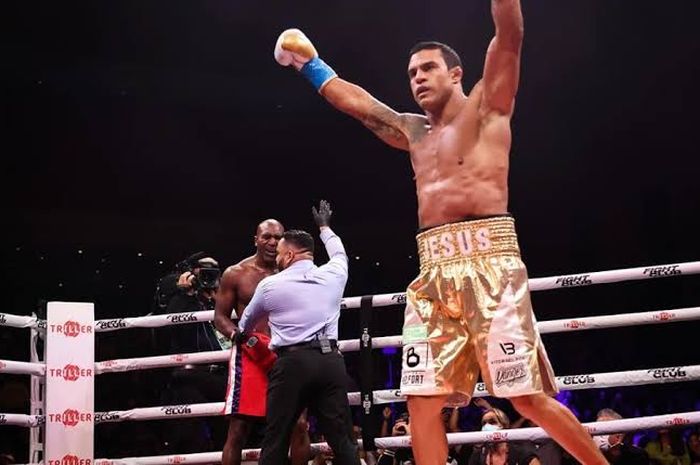 Vitor Belfort mengalahkan Evander Holyfield, Minggu (12/9/2021) WIB di Florida.