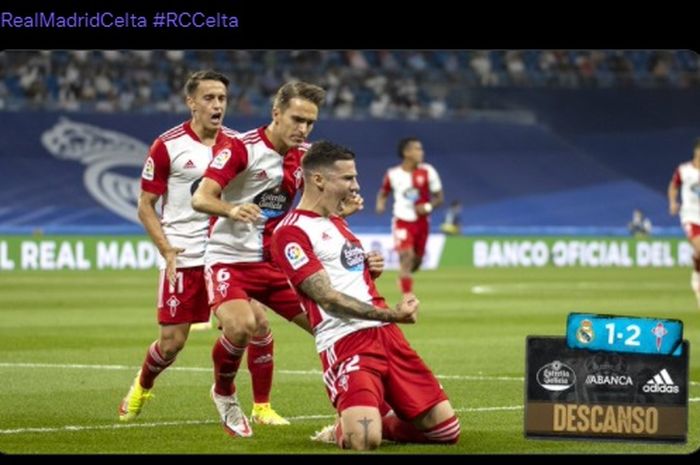 Para pemain Celta Vigo merayakan gol yang dicetak Santi Mina