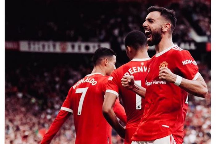 Bruno Fernandes (paling kanan) saat merayakan gol yang dicetaknya dalam pertandingan antara Manchester United melawan Newcastle United di pekan ke-4 Liga Inggris 2021-2022.