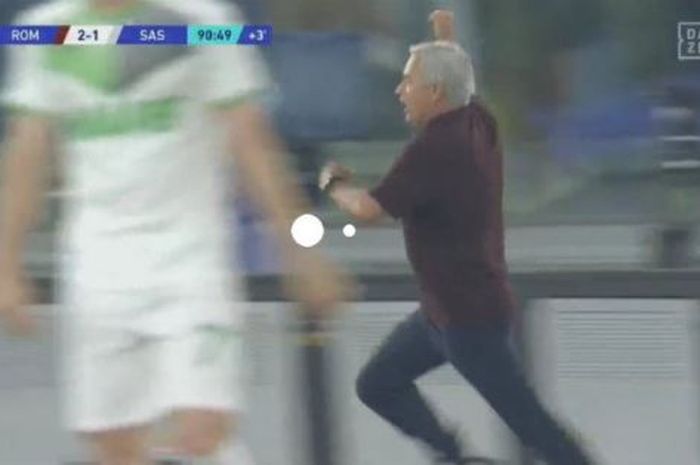Jose Mourinho lari ngebut ikut selebrasi, AS Roma ke posisi 1 klasemen Liga Italia karena gol menit 91.