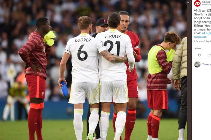 Bek Leeds United, Pascal Struijk harus ditenangkan Virgil van Dijk begitu mengetahui Harvey Elliot mengalami dislokasi engkel kaki kiri dalam laga Leeds Vs Liverpool di Stadion Elland Road, Minggu (12/9/2021) malam WIB.