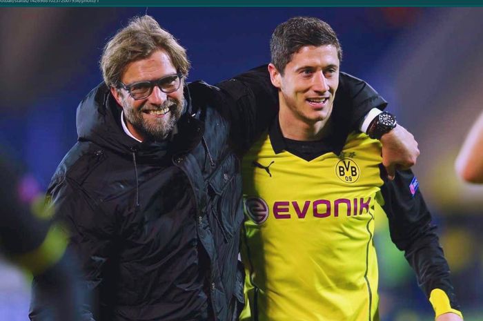 Momen kebersamaan Robert Lewandowski bersama Juergen Klopp sewaktu masih bersama di Borussia Dortmund.