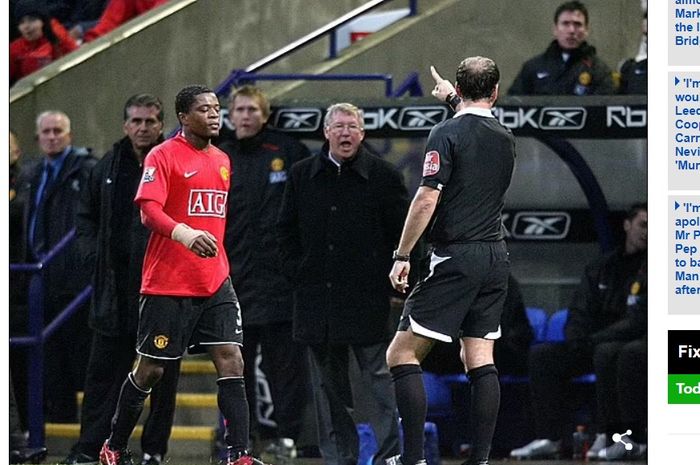 Eks pelatih Manchester United, Sir Alex Ferguson ketika meneriaki wasit dalam laga menghadapi Bolton Wanderers, 24 November 2007.