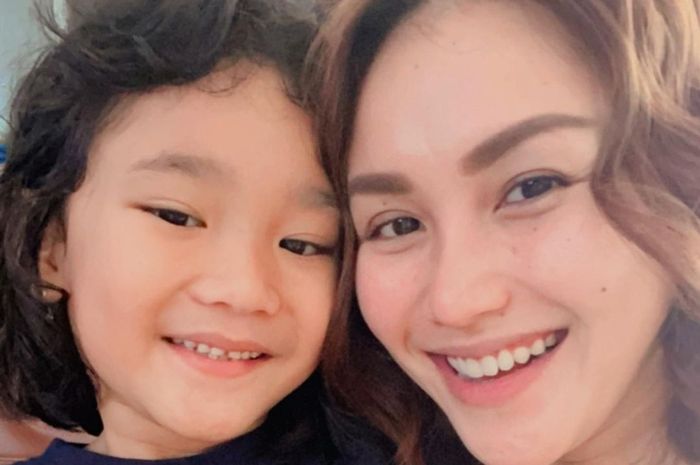 Arti Telinga Kiri Berdenging Menurut Jam Sesuai Primbon Jawa - Halaman