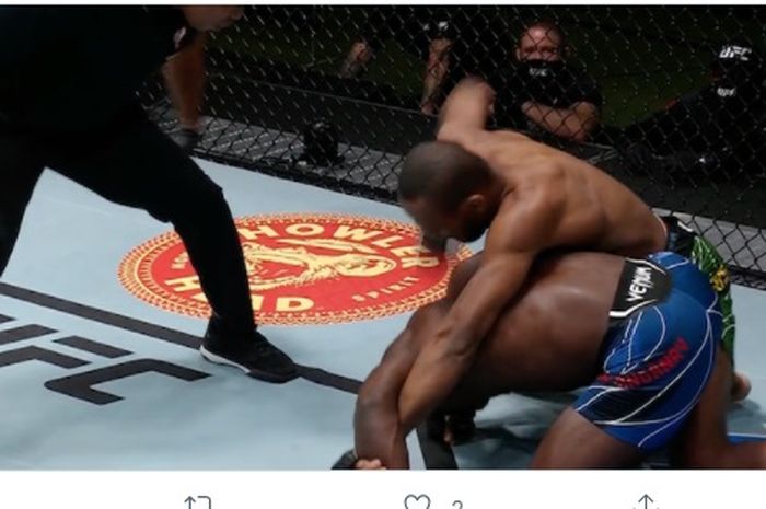 Korban Tendangan Wakanda, Impa Kasanganay, kembali merasakan kekalahan KO, kali ini dari Carlston Harris di UFC Vegas 37, Minggu (19/9/2021) WIB.