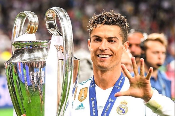 Megabintang Manchester United, Cristiano Ronaldo, gagal kembali ke Liga Spanyol pada bursa transfer musim panas 2021 karena Real Madrid. 