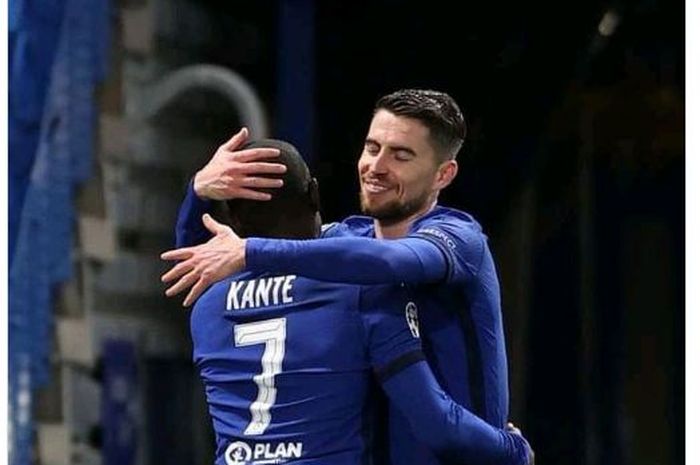 Dua gelandang Chelsea, Jorginho (kanan) dan N'Golo Kante (kiri).