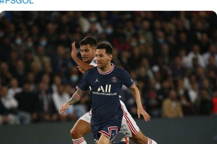 Megabintang Paris Saint-Germain, Lionel Messi, beraksi dalam laga Liga Prancis kontra Olympique Lyon di Stadion Parc des Princes, Minggu (19/9/2021).