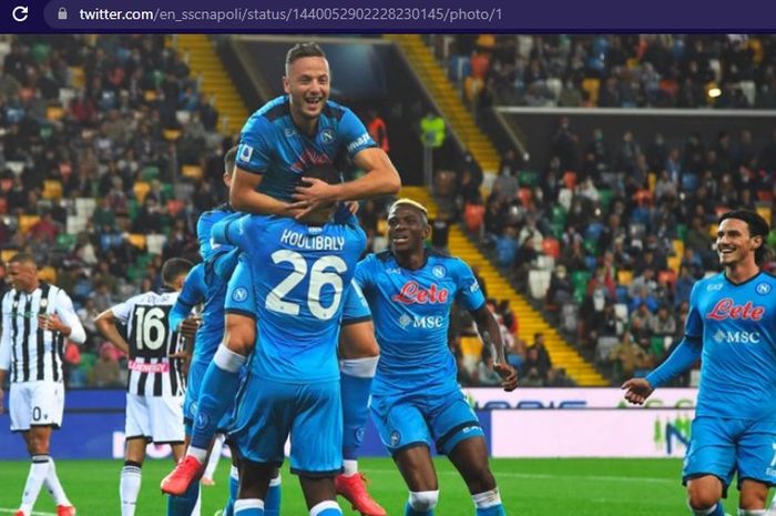  Napoli mengakhiri penantian tiga tahun untuk memuncaki klasemen sementara Liga Italia 2021-2022 usai meraih hasil sempurna dalam 4 pertandingan.