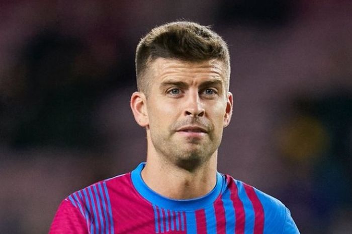 Pelatih Barcelona, Ronald Koeman, mengungkapkan alasannya memasang Gerard Pique sebagai striker dadakan dalam laga Liga Spanyol melawan Granada.