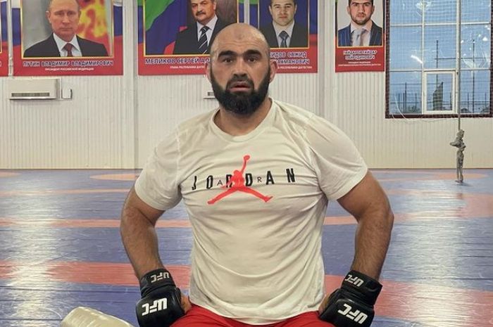 Petarung kelas berat UFC asal Dagestan, Shamil Abdurakhimov.