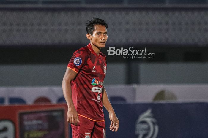 Gelandang Borneo FC, Hendro Siswanto, sedang bertanding dalam laga pekan keempat Liga 1 2021 di Stadion Indomilk Arena, Tangerang, Banten, 23 September 2021.