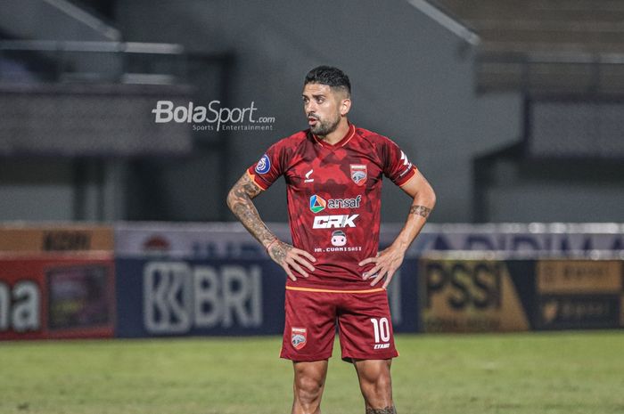 Gelandang Borneo FC, Jonathan Bustos, sedang bertanding dalam laga pekan keempat Liga 1 2021 di Stadion Indomilk Arena, Tangerang, Banten, 23 September 2021.