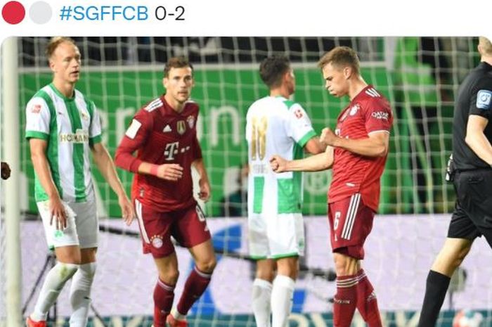 Gelandang Bayern Muenchen, Joshua Kimmich, merayakan gol ke gawang Greuther Fuerth dalam laga Bundesliga di Stadion Sportpark Ronhof Thomas Sommer, Jumat (24/9/2021).