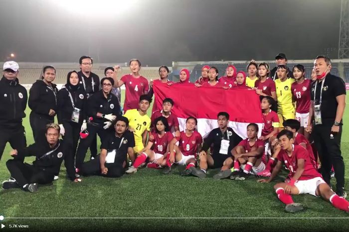 Timnas Wanita Indonesia ketika merayakan keberhasilan lolos ke Piala Asia Wanita 2022.