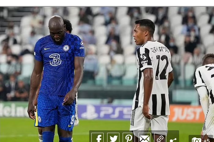 Ekspresi penyerang Chelsea, Romelu Lukaku (kiri), usai kalah dari Juventus dalam laga lanjutan Liga Champions.