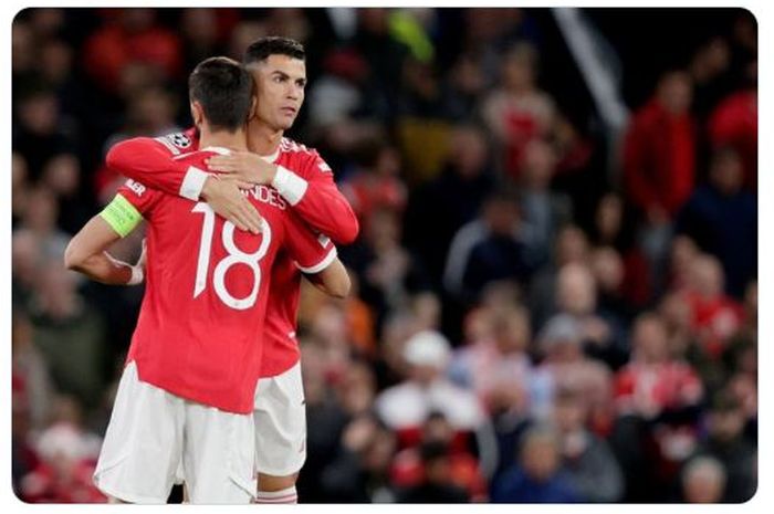 Cristiano Ronaldo dan Bruno Fernandes dalam pertandingan Manchester United melawan Villarreal di Liga Champions.