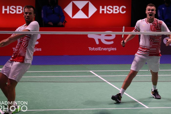 Ekspresi Anders Skaarup Rasmussen/Frederik Sogaard saat memenangi laga pertama perempat final Sudirman Cup 2021, Jumat (1/10/2021)