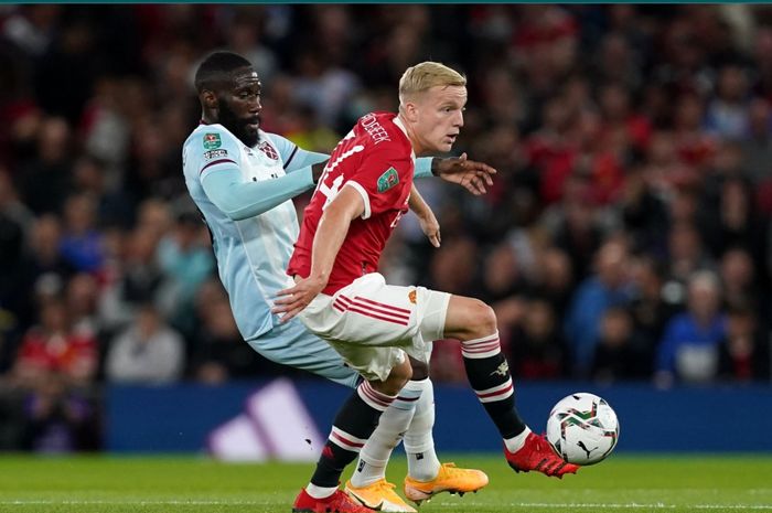 Momen Donny van de Beek tampil bagi Manchester United pada laga Piala Liga Inggris.