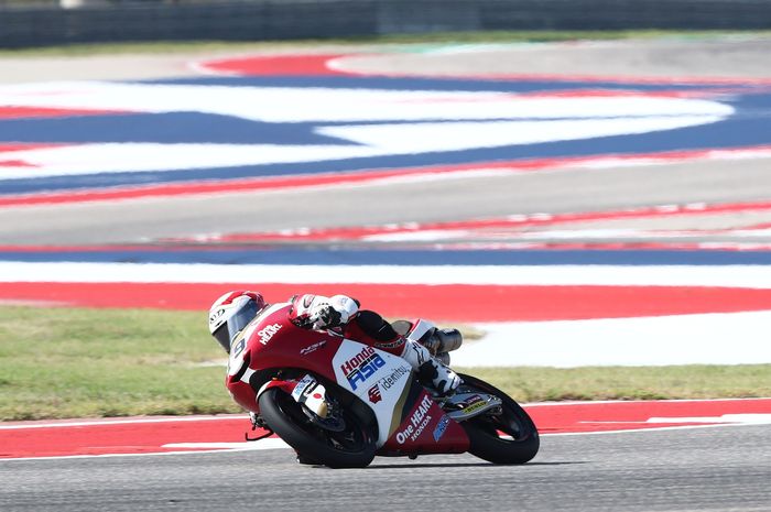 Aksi pembalap Honda Team Asia, Andi Farid Izdihar, pada balapan Moto3 Americas di Sirkuit Americas, Austin, AS, 3 Oktober 2021.