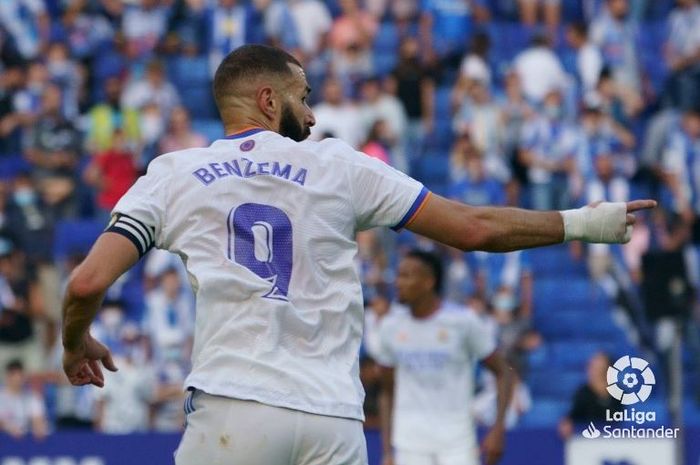 Selebrasi striker Real Madrid, Karim Benzema, usai membobol gawang Espanyol di Liga Spanyol.