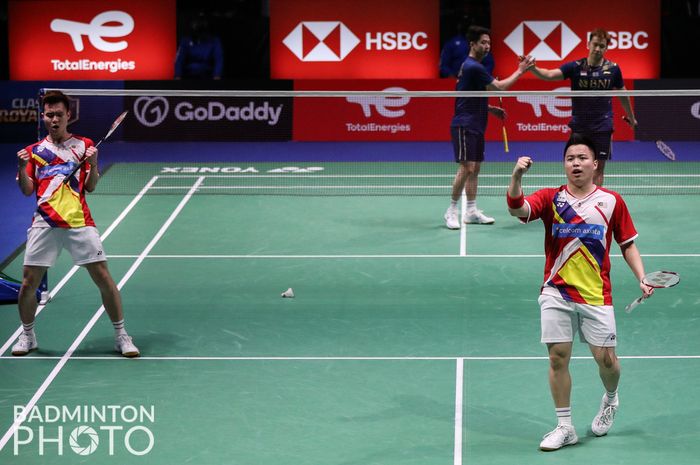 Pemain ganda putra Malaysia, Aaron Chia/Soh Wooi Yik saat berlaga melawan Marcus Fernaldi Gideon/Kevin Sanjaya Sukamuljo di Sudirman Cup 2021.