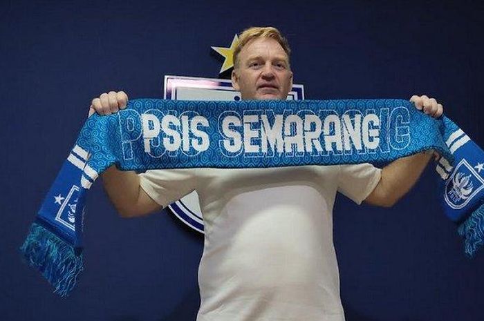 Pelatih baru PSIS Semarang,  Ian Andrew Gillian.