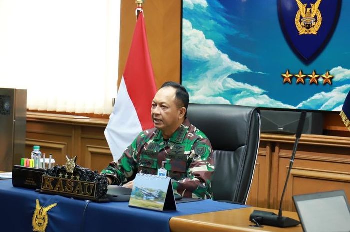 Kepala Staf Angkatan Udara (KSAU) <a href='https://manado.tribunnews.com/tag/marsekal-tni-fadjar-prasetyo' title='Marsekal TNI Fadjar Prasetyo'>Marsekal TNI Fadjar Prasetyo</a> memberikan pembekalan kepada Perwira siswa (Pasis) Sekolah Komando Kesatuan Angkatan Udara (Sekkau) Angkatan ke-109 secara virtual di Gedung Pimpinan, Cilangkap, Jakarta Timur, Selasa (15/6/2021).