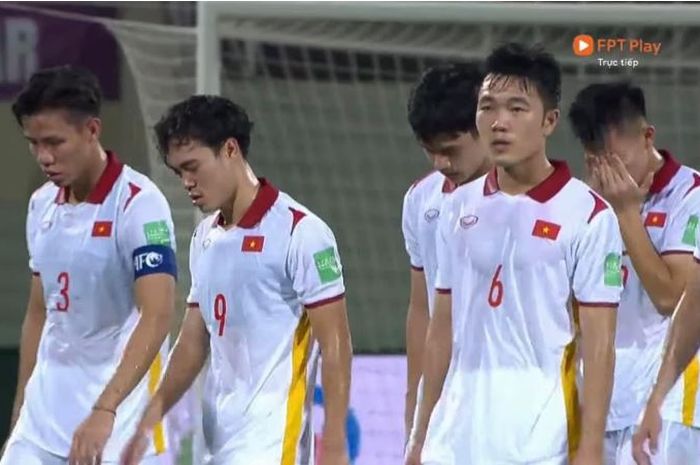 Ekspresi kecewa para pemain Vietnam setelah kalah dari China di laga Kualifikasi Piala Dunia 2020 zona Asia.