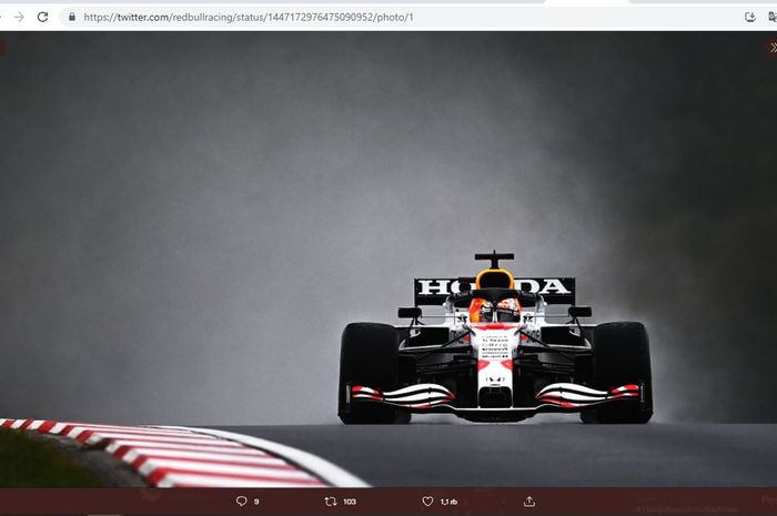 Pembalap Red Bull Racing, Max Verstappen, saat mengaspal pada F1 GP Turki 2021 di Istanbul Park, Minggu (10/10/2021).