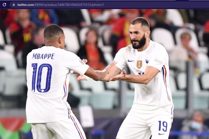 Striker timnas Prancis, Karim Benzema (kanan), dan Kylian Mbappe.