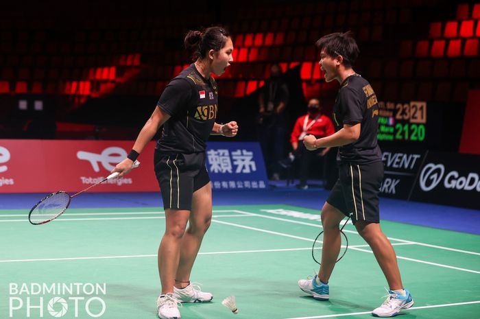 Pasangan ganda putri Indonesia, Siti Fadia Silva Ramadhanti, bereaksi setelah memenangi laga partai kelima Uber Cup 2020 melawan Prancis di Ceres Arena, Aarhus, Denmark, Senin (11/10/2021).