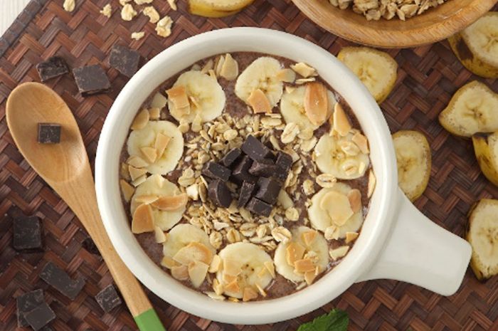 Hidangan banana chocolate smoothies, menu buka puasa spesial ala kafe yang enak disantap saat Ramadhan