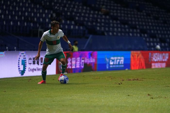 Gelandang timnas Indonesia, Egy Maulana Vikri saat memperkuat skuad Garuda melawan Taiwan dalam laga play-off Kualifikasi Piala Asia 2023, di Stadion Chang Arena Buriram, Thailand, Senin (11/10/2021).