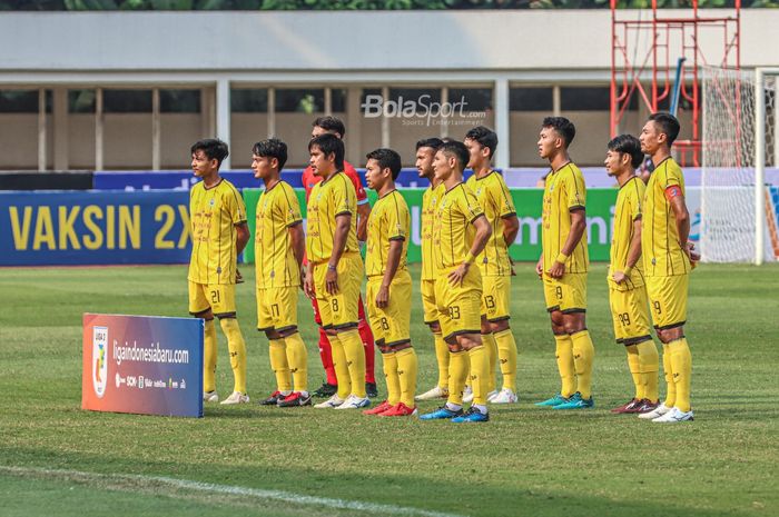 Skuat Perserang Serang sedang melakukan foto tim dalam laga pekan ketiga Liga 2 2021 di Stadion Madya, Senayan, Jakarta, 12 Oktober 2021.