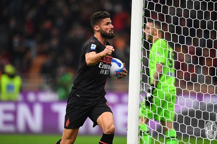 Olivier Giroud sukses mencetak gol ke gawang Hellas Verona pada kemenangan 3-2 AC Milan.