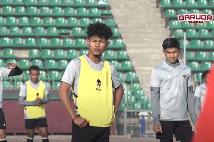 Striker timnas U-23 Indonesia, Bagus Kahfi saat menjalani latihan bersama skuad Garuda Muda di Tajikistan.