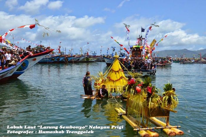 Upacara Adat Jawa Timur Larung Sembonyo: Sejarah, Tujuan, dan Ritual - Bobo