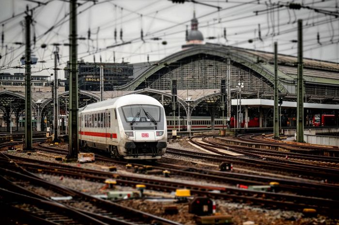 Bentuk dan Contoh Globalisasi di Bidang Transportasi, Apa Saja? - Kids