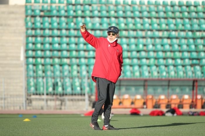 Pelatih Timnas U-23 Indonesia Shin Tae-yong memimpin uji coba pasukannya melawan Nepal di Hisor Central Stadium, Tajikistan, Jumat (22/10/2021) malam WIB.