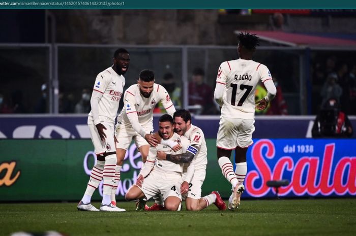 Momen Ismael Bennacer mencetak gol ke gawang Bologna yang membuat AC Milan unggul 3-2.