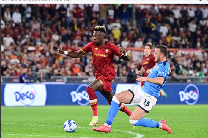 Jose Mourinho dan Luciano Spalletti kompak menerima kartu merah dalam laga antara AS Roma dan Napoli yang berakhir imbang.