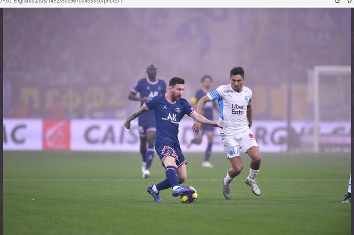 Lionel Messi sempat diganggu oleh penonton dalam laga antara Paris Saint-Germain dan Olympique Marseille yang berakhir imbang.